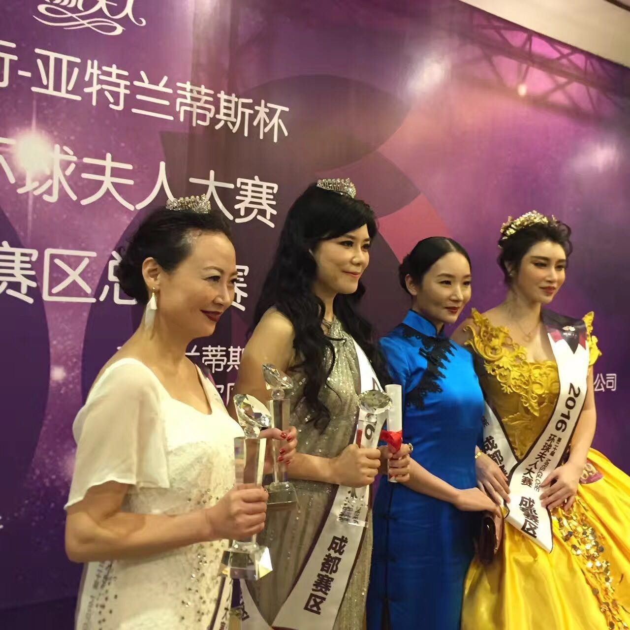 经过一番激烈的比拼,曹马培昕女士荣膺桂冠,赵燕妮